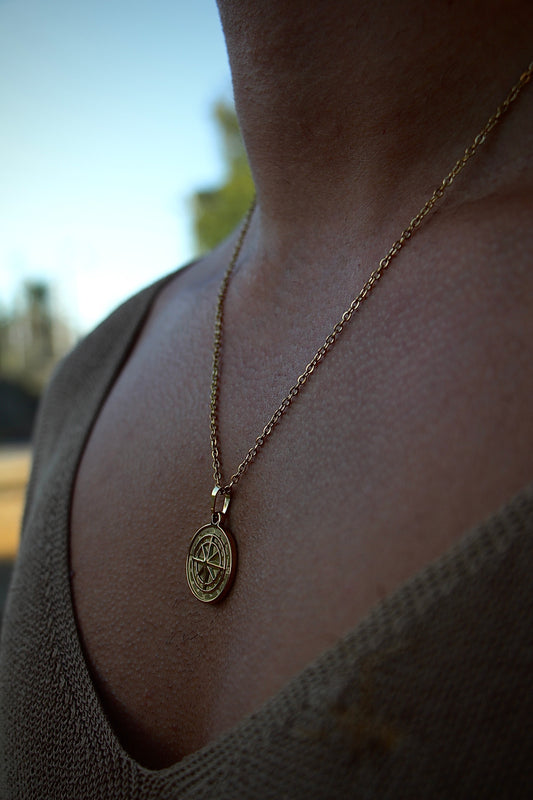 שרשרת מצפן לגבר - צבע זהב